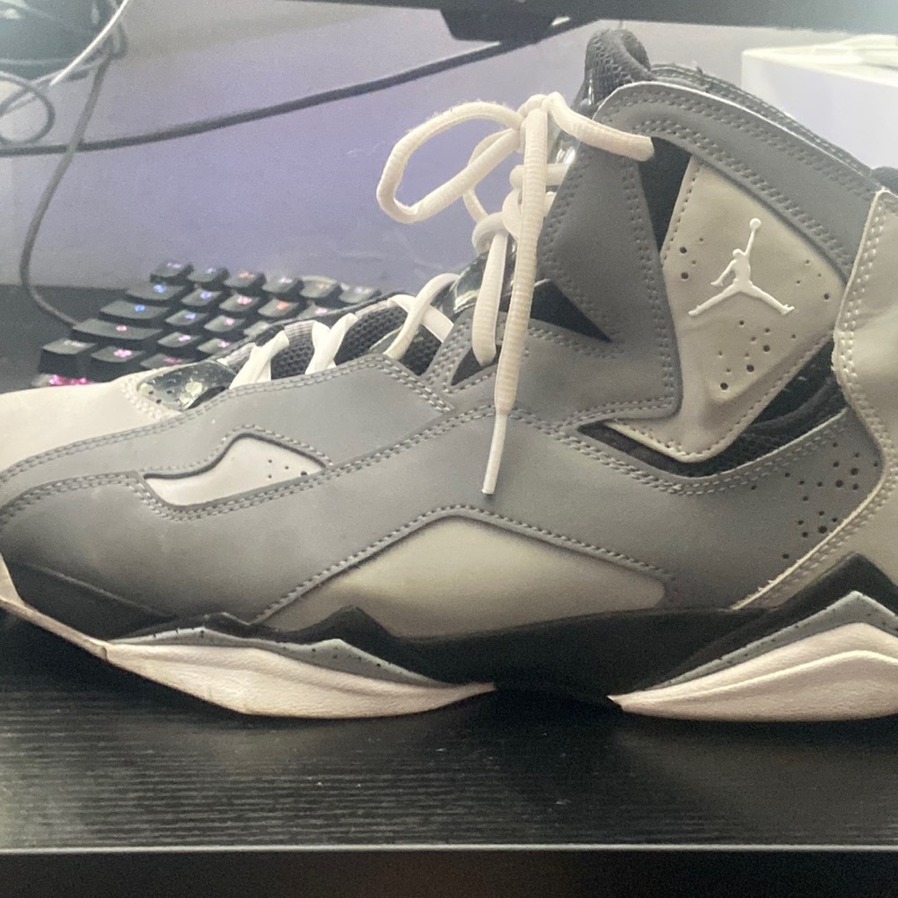 Jorden true flight cool grey
